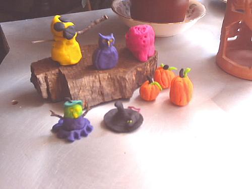 Play Dough Funtime - Spooky Yellow Ghost with Black Eyes, Purple Owl, Pink Spooky Finger Puppet, Purple and Green little monster, Witch Hat with Mouse, 3 Pumpkins..