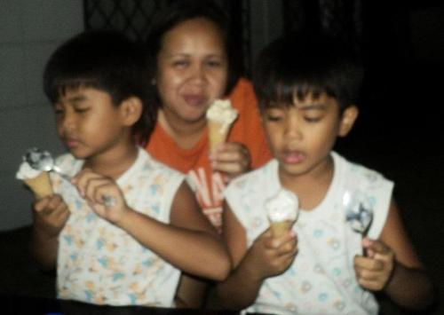 Ice cream! Ice cream! - Eating ice cream with loved ones and friend is delightful!