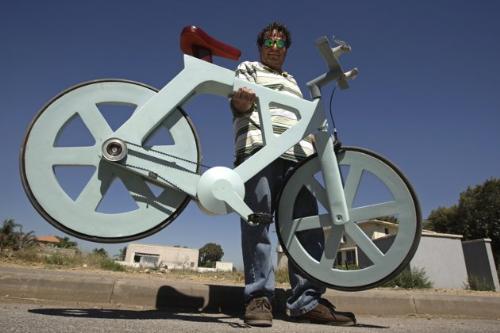 cardboard bike - Izhar Gafni (50) is an expert in the design of automated products that are mass produced. He is an amateur bicycle enthusiasts who for years played with an idea to make a bike out of cardboard.