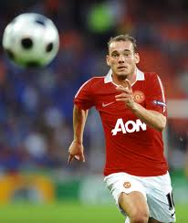 Wesley Sneijder looks good in the Manchester Unite - Wesley Sneijder looks good in the Manchester United red jersey.