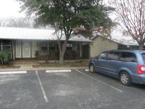 Salado Creek Resort - While it looks like a motel the units are large and you can have a one or two bedroom unit. Salado Creek Resort - While it looks like a motel the units are large and you can have a one or two bedroom unit.