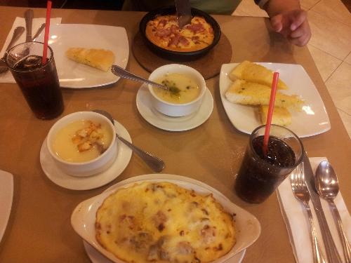 Thursday's Lunch - Our sumptuous lunch for the day at Pizza Hut