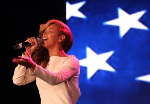 Beyonce - Singing the National Anthem