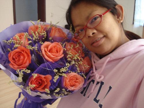 Valentine's Day Gift - A bouquet of roses from my loving husband. Valentine's Day Gift - A bouquet of roses from my loving husband.