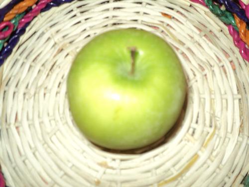 Green Apple - Green Apple is more nutritious.