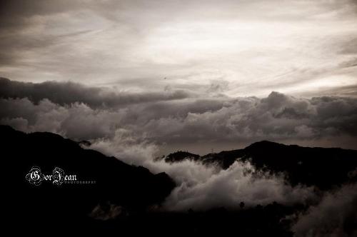 Ocean of Clouds - This is one of my cloud shots, i really like this cause it looks like an ocean of clouds... 

Hope you like it!