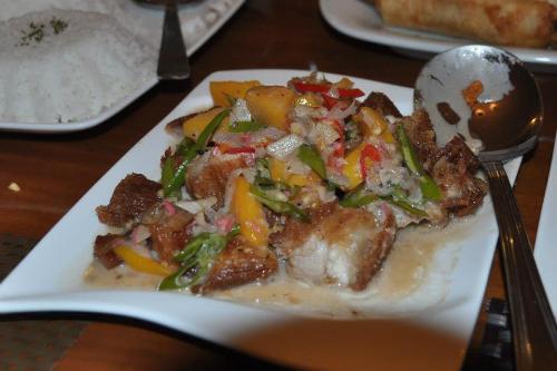 Bicol Express with Mango Slices - This is the Bicol Express we ate at ALVI's the other night, with my high school batchmates.