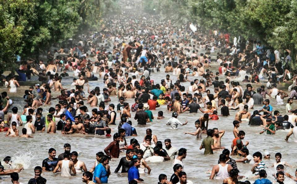 People of Lahore in Canal