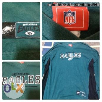 Watching the game with my Philly Eagles long sleeved shirt! Watching the game with my Philly Eagles long sleeved shirt!