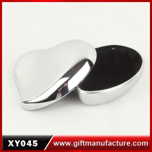 http://www.giftmanufacture.com/upfile/large/Exquisite-Custom-logo-printed-heart-shaped-jewelry-boxes-jewelry-box-wholesale.jpg