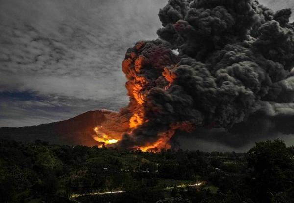 Large pyroclastic flow on Sinabung on 9 Oct 2014 