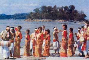 Bihu dance - Bihu dance at brahmaputra