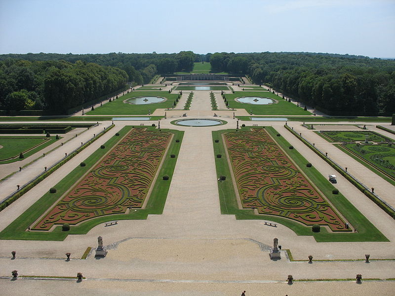 Gardens of the castle of Vaux-le-Vicomte Photo Esther Westerveld Creative Commons 2.0