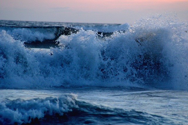 https://pixabay.com/en/wave-breaking-ocean-sea-beach-696871/
