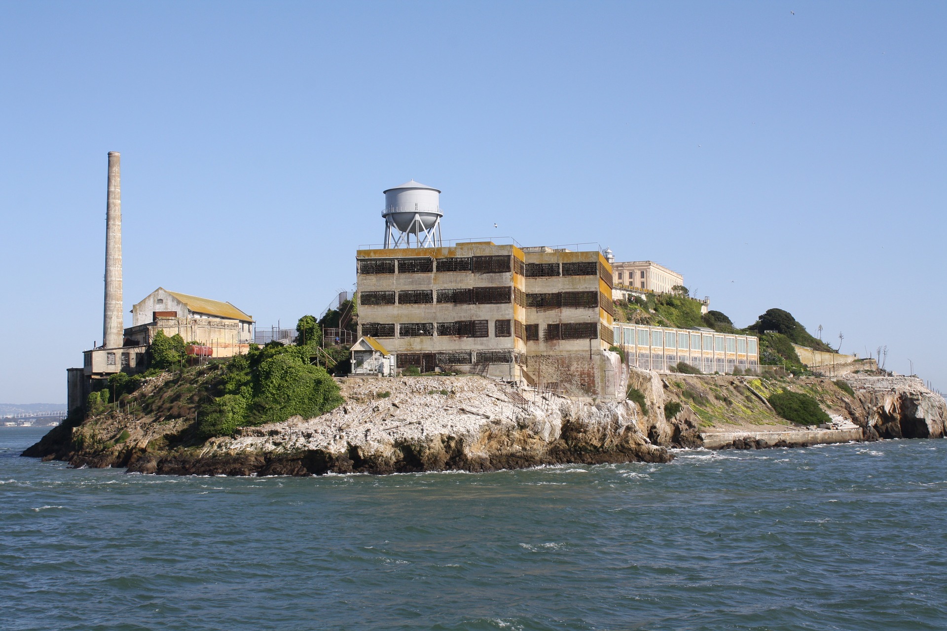 Alcatraz - pixabay free images - https://pixabay.com/en/alcatraz-island-prison-730994/