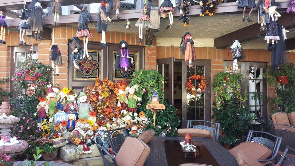Halloween house - Photo taken by author, DeborahDiane; all rights reserved.