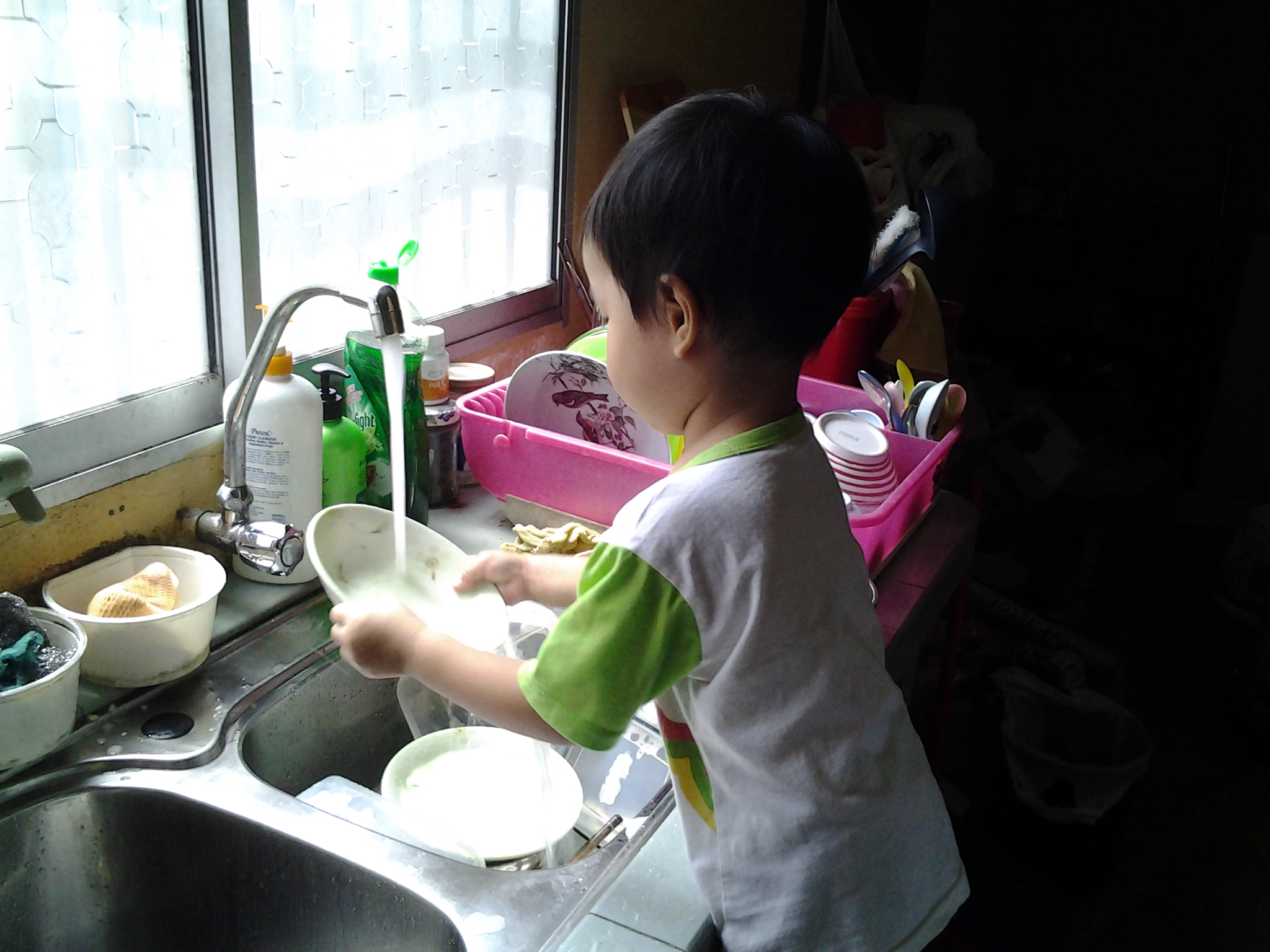 My daughter is washing dishes