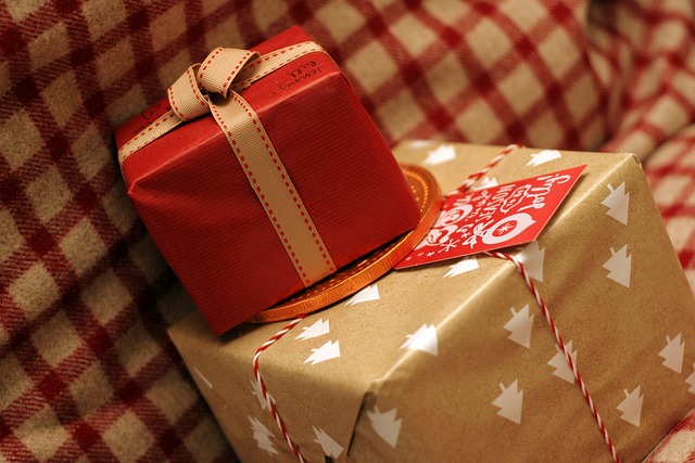 HOLIDAY GIFTS HOLIDAY GIFTS