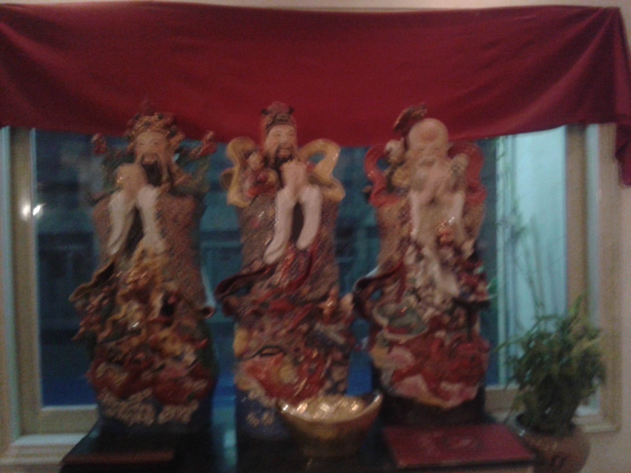 The three statues in Hotel Heiking 