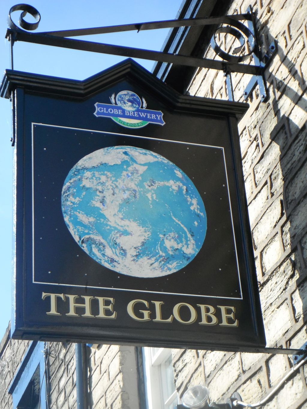 Photo taken by me – The Globe pub sign – Glossop, Manchester. 