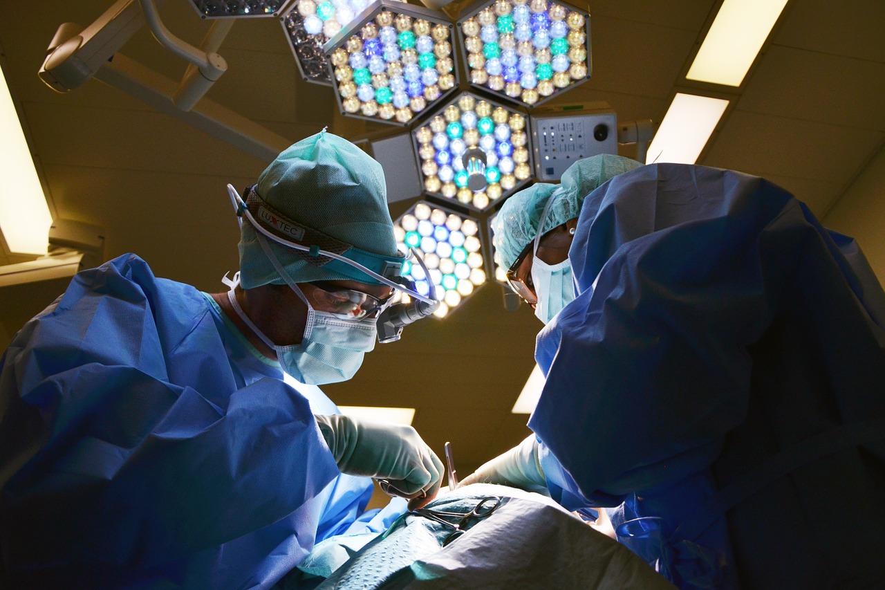 https://pixabay.com/en/doctor-surgeon-operation-650534/ https://pixabay.com/en/doctor-surgeon-operation-650534/