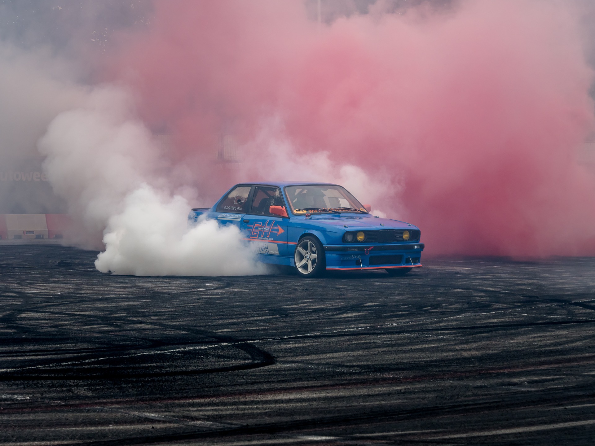 This looks like what he was doing after going around the track, only the car he was in was yellow. This looks like what he was doing after going around the track, only the car he was in was yellow.