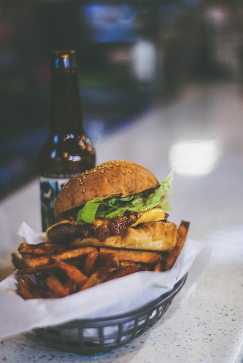 Photo is from https://pixabay.com/en/burger-london-camden-food-beer-1150315/ .