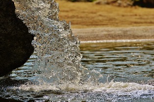 https://pixabay.com/en/fountain-water-sparkling-spray-1346870/
