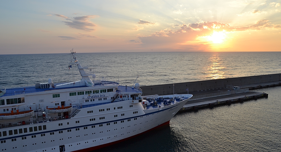 Sun setting from the deck of the Norwegian Spirit in Civitavecchia Sun setting from the deck of the Norwegian Spirit in Civitavecchia