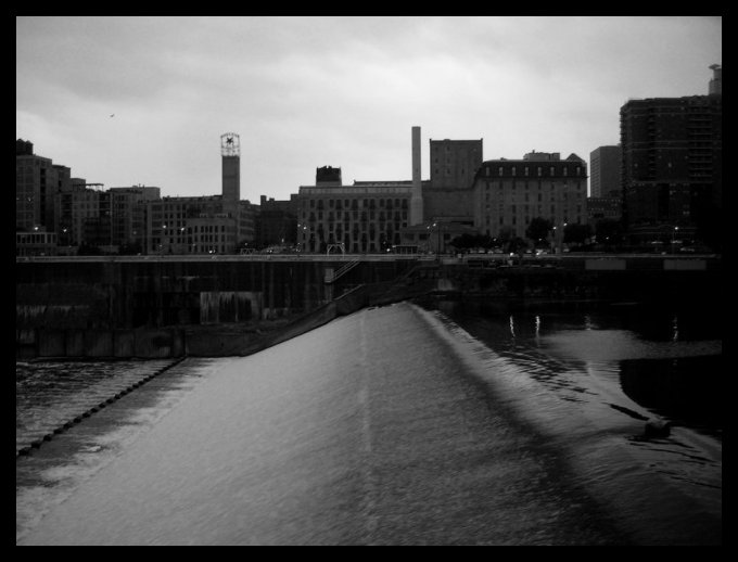 Photo of the beautiful Mississippi river overlooking the city skyline Photo of the beautiful Mississippi river overlooking the city skyline