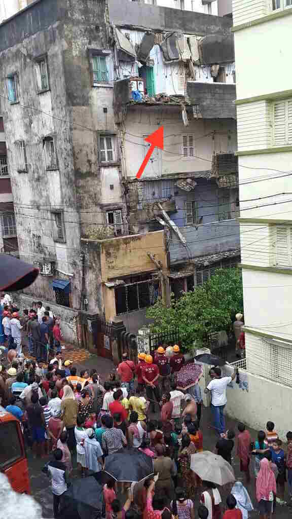 Dhakuria Panchanantala buliding collapse in Kolkata India.