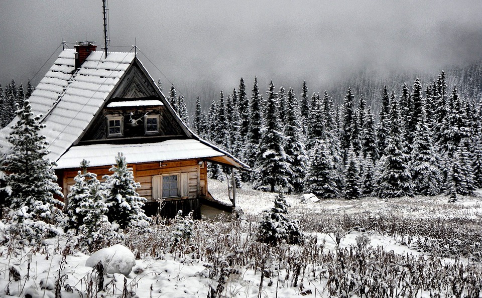https://pixabay.com/en/winter-cabin-house-mountain-snow-997781/