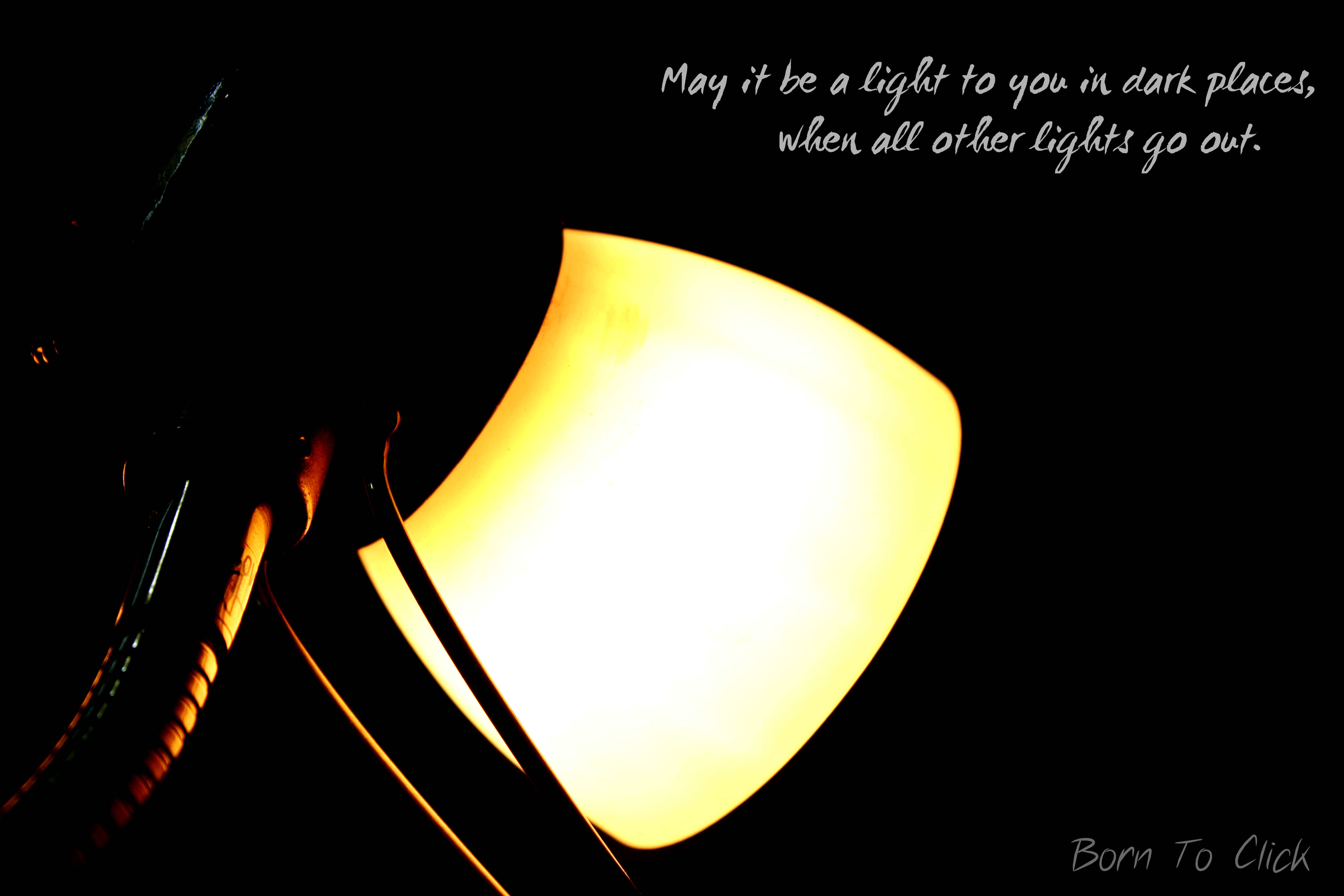 The lamp has always stood by my side when I wrote late into the night. May it keeps shining its light on me...