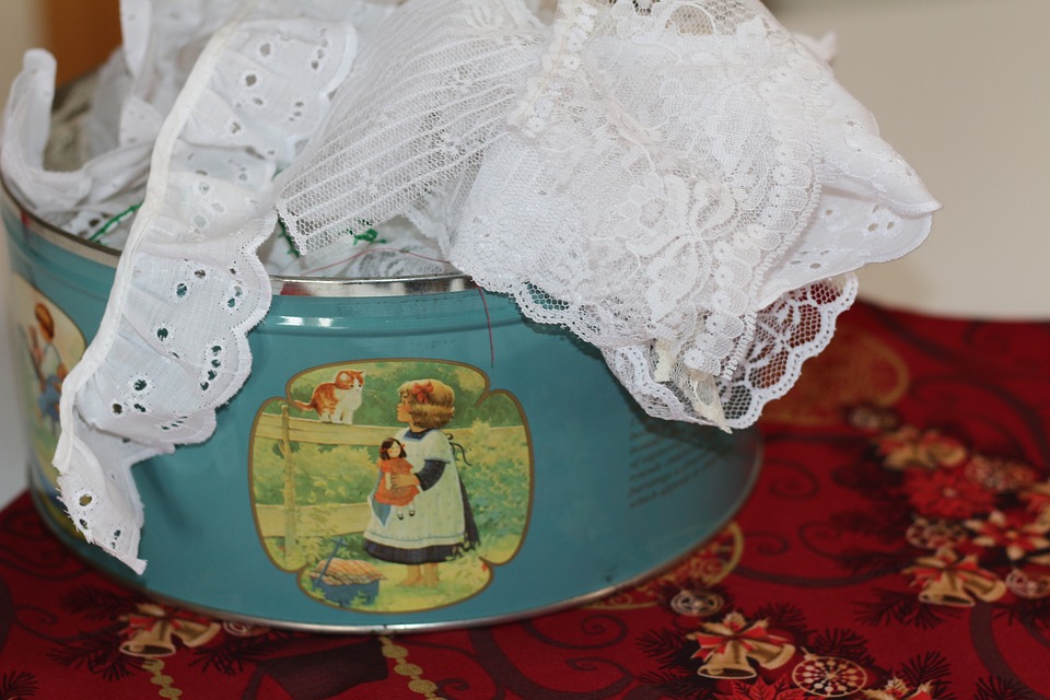 https://pixabay.com/en/lace-sewing-handmade-craft-sew-1325740/ https://pixabay.com/en/lace-sewing-handmade-craft-sew-1325740/
