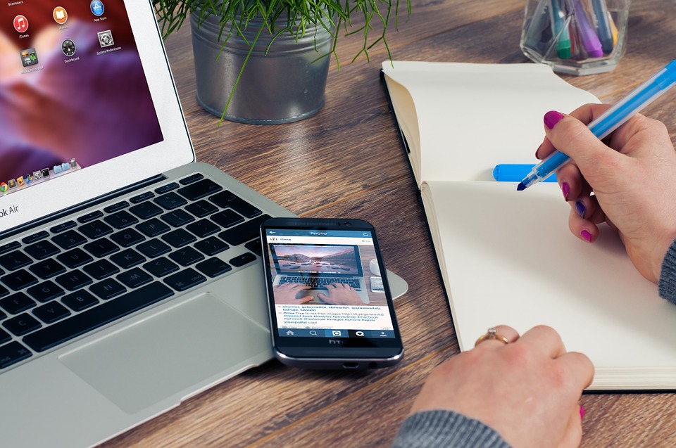 https://pixabay.com/en/office-notes-notepad-entrepreneur-620817/ https://pixabay.com/en/office-notes-notepad-entrepreneur-620817/