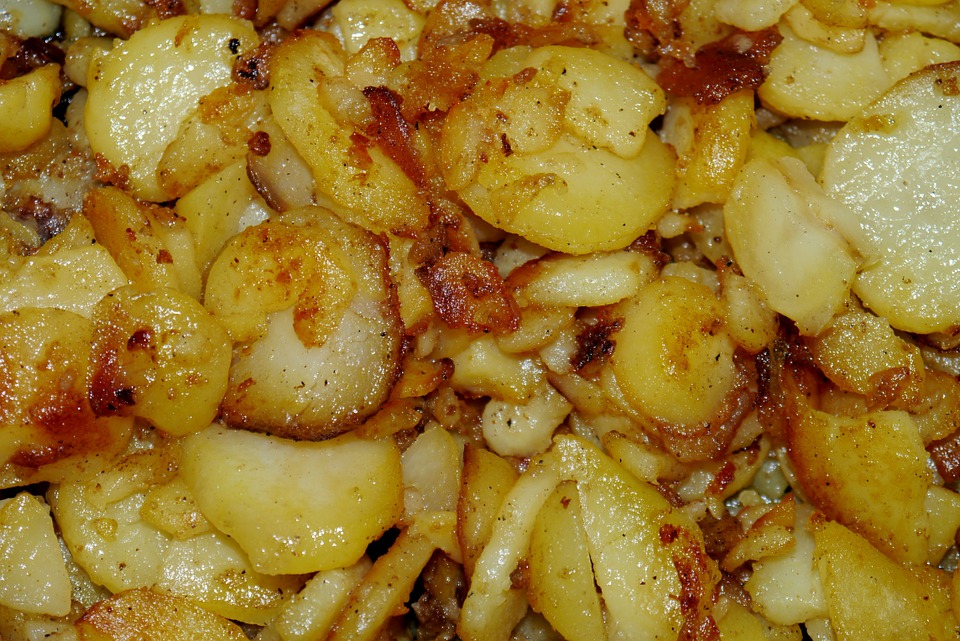 https://pixabay.com/en/eat-fried-potatoes-potato-eat-drink-168486/