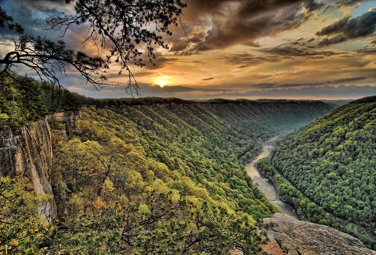 New River Gorge, West Virginia photo by Pixabay