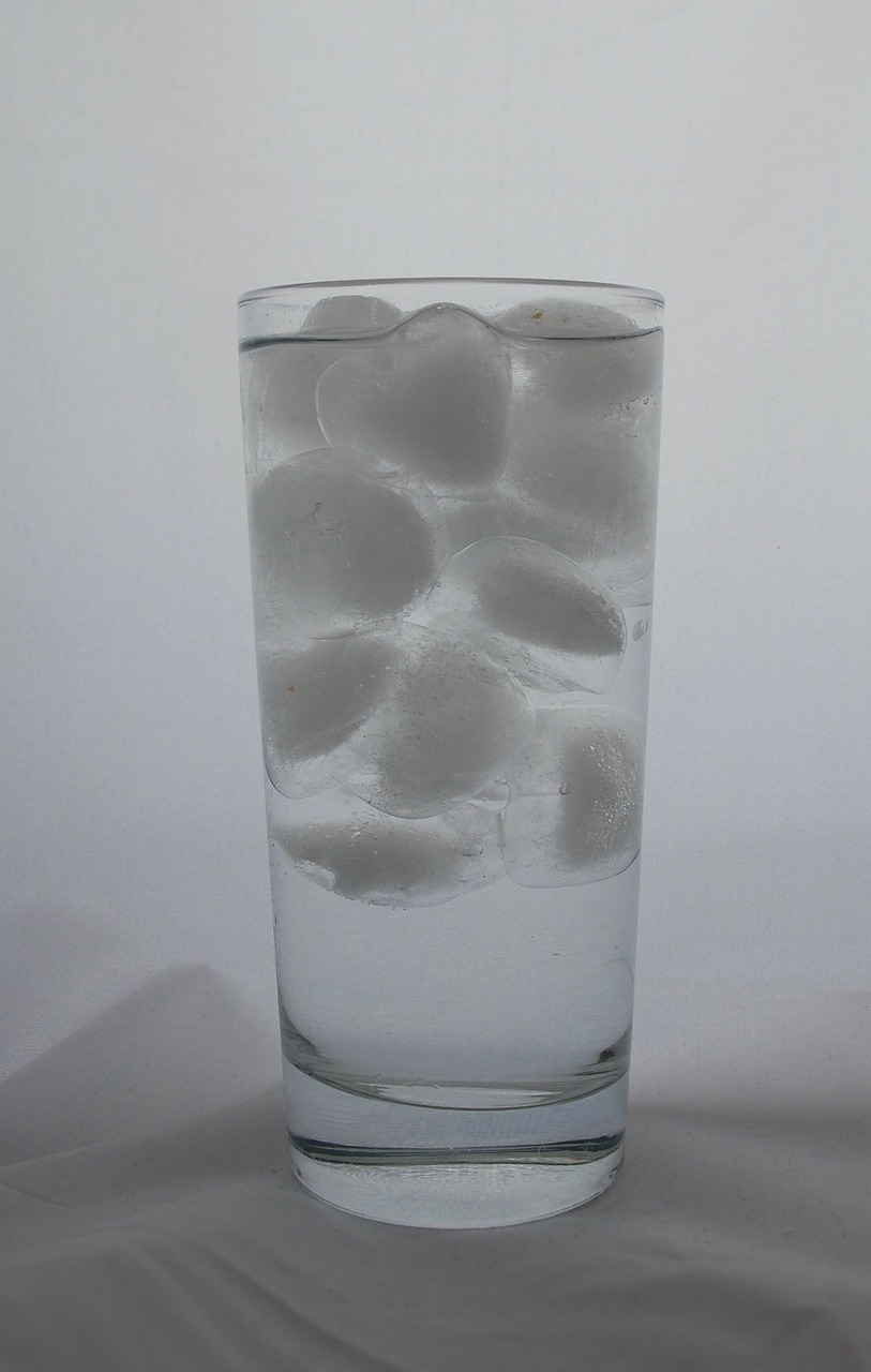 https://pixabay.com/en/glass-water-ice-drink-liquid-cold-55065/