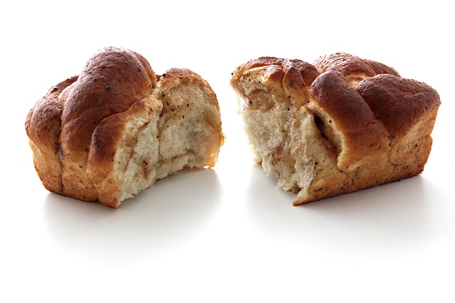https://pixabay.com/en/bread-form-bread-bake-buns-608913/