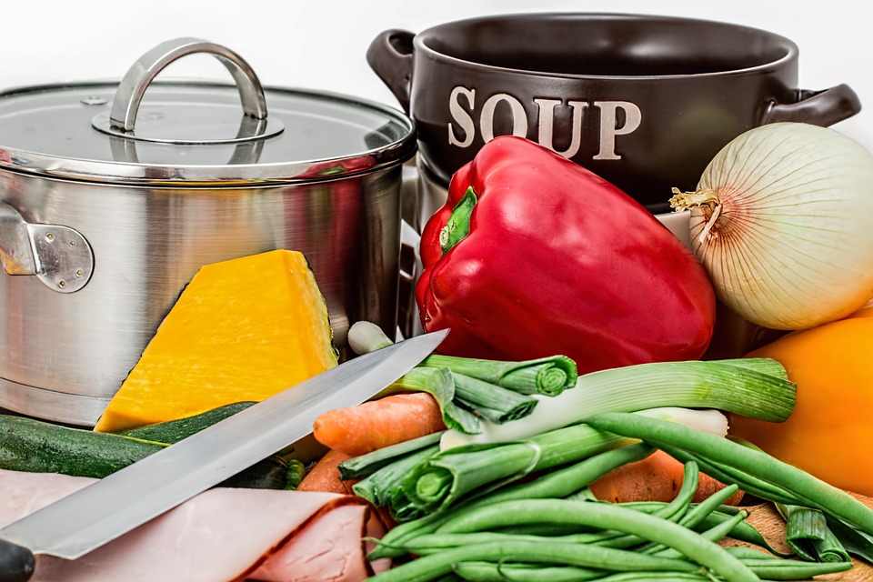 https://pixabay.com/en/soup-vegetables-pot-cooking-food-1006694/