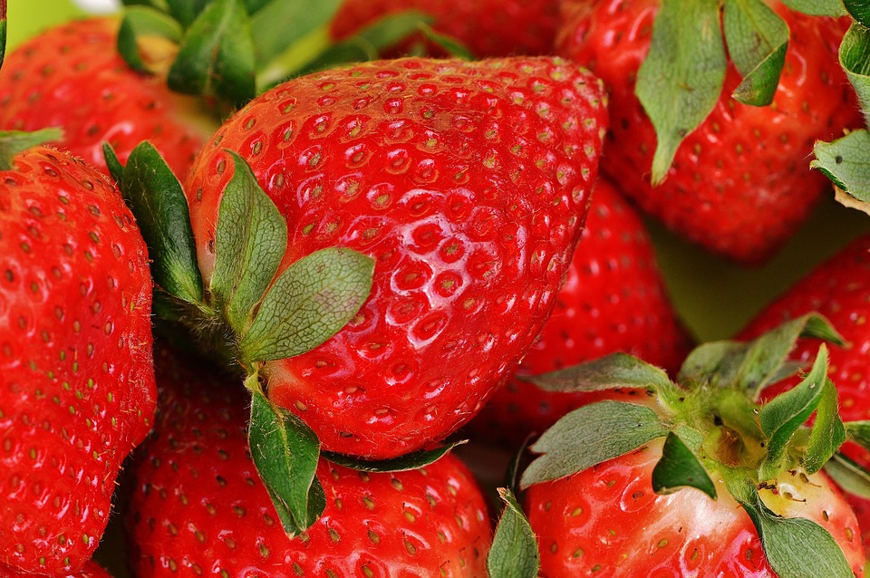https://pixabay.com/en/strawberries-fruit-close-fruits-1303374/