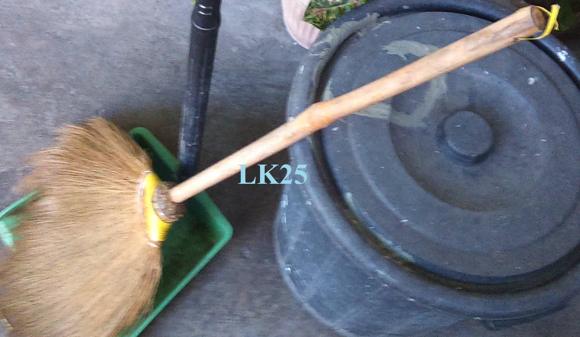 broom,trash, broom,trash,