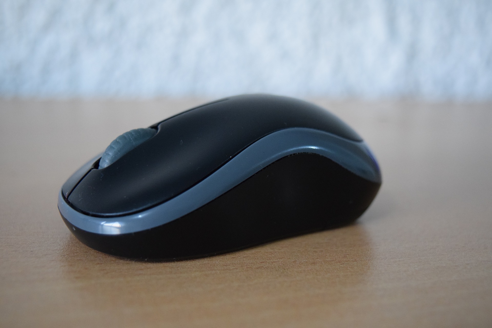 https://pixabay.com/en/computer-mouse-wireless-device-1129701/ https://pixabay.com/en/computer-mouse-wireless-device-1129701/