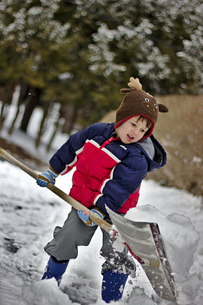 https://en.wikipedia.org/wiki/Snow_shovel https://en.wikipedia.org/wiki/Snow_shovel