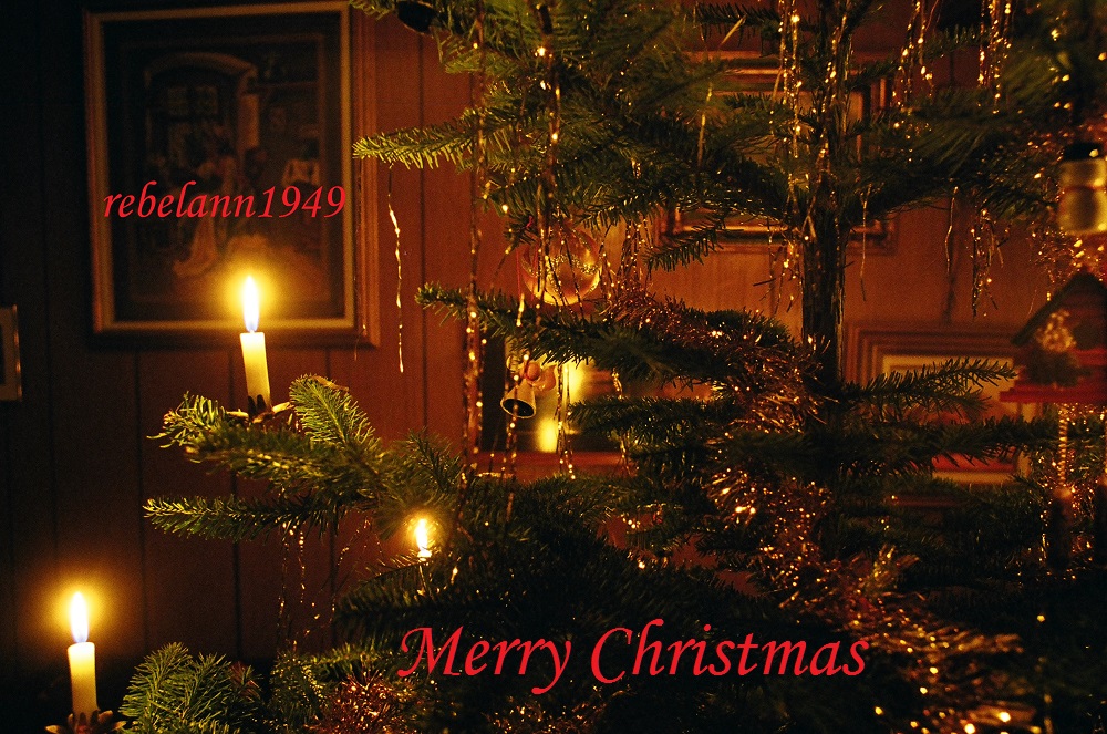 I cropped out a portion of one of my photos of mom's Christmas tree. I cropped out a portion of one of my photos of mom's Christmas tree.