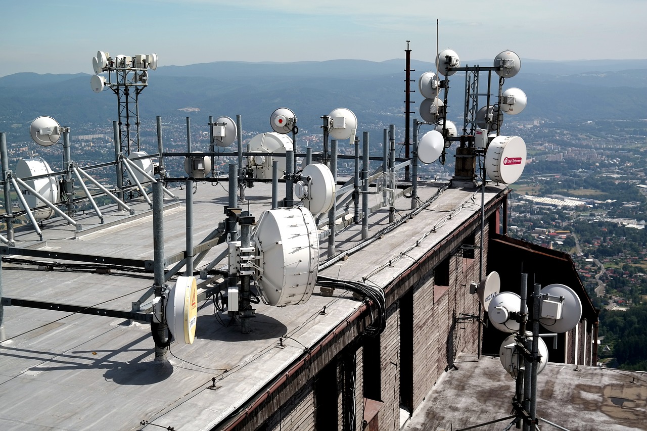 https://pixabay.com/en/antenna-satellite-dish-1561575/