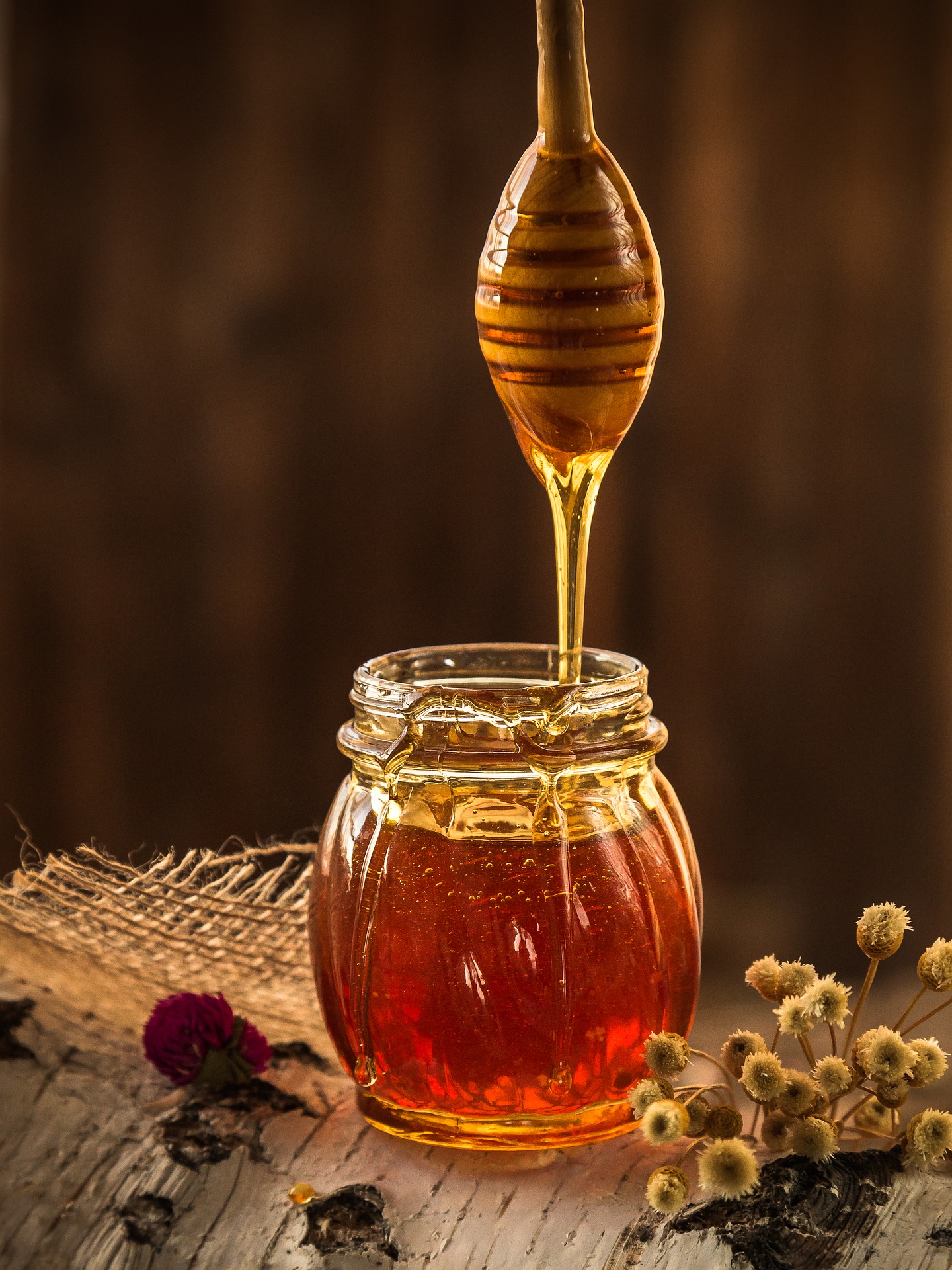 https://pixabay.com/en/honey-yellow-beekeeper-nature-1958464/ https://pixabay.com/en/honey-yellow-beekeeper-nature-1958464/