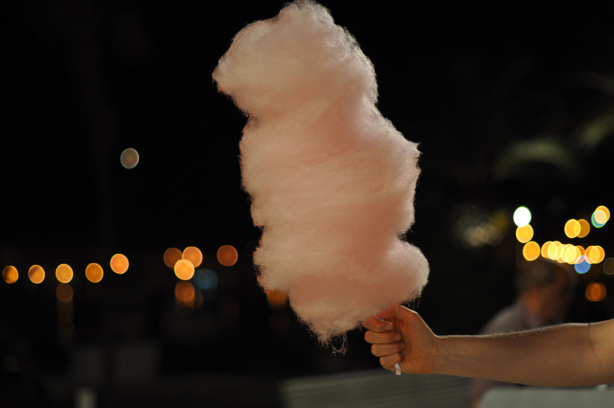 https://commons.wikimedia.org/wiki/File:Candyfloss_(4825597893).jpg