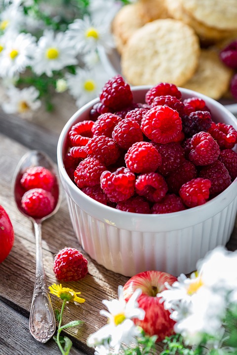 https://pixabay.com/en/raspberry-berry-ripe-2023407/