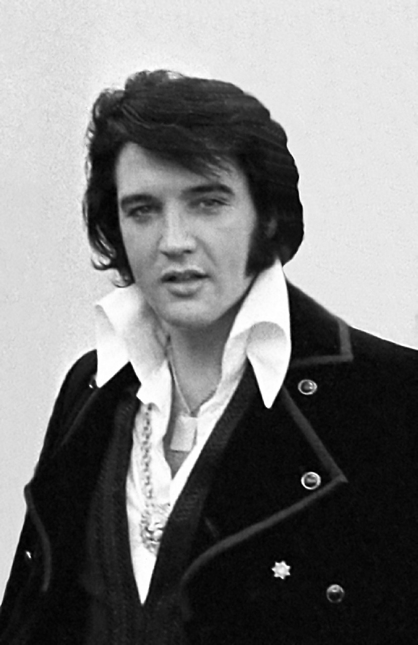 Elvis Presley sings today in Heavens heavenly choir